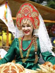 Смотреть онлайн порно видео: Бұл дәрігердің өзінің емдеу әдісі бар.